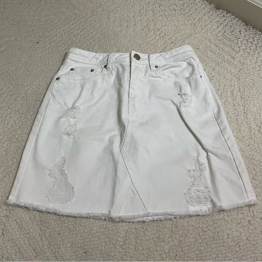 White denim skirt